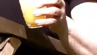 ولكن عندما يشكو من أنها لا تستطيع أن تعالج كرة تخبره بذلك