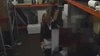 الكمال الثدي وهمية شقراء الساخنة الجبهة خبطت في PawnSHop