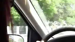 ثلاث عاهرات ناضجة تتطلب مهبل سخيف من عشيق الشباب