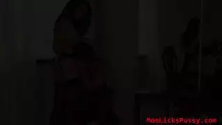 فاتنة الساخنة الشهوانية ألي ومرسيدس يتحول يتحول لعق الهرات