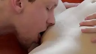 الطالب الذي يذاكر كثيرا في فعل فوضوي