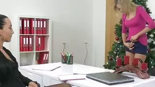 مثير آنا يرحب جيني على الصب وتتمتع بوسها