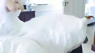 سيموني دياموند تصارع أفضل رجل في يوم زفافها