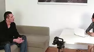 يمسح وكيل المرأة ضئيلة ومارس الجنس