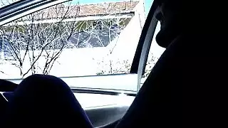 تقطعت بهم السبل فاتنة أدريا راي في المقعد الخلفي
