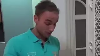 يمارس الجنس مع نموذج حقيقي أثناء التصوير