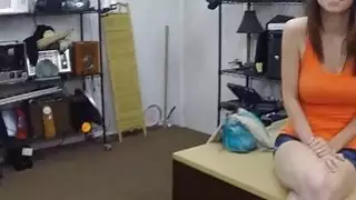 فاتنة في النظارات استغل من قبل pawnkeeper قرنية في backroom
