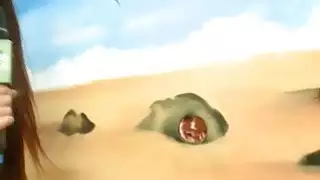 التمسيد المتأنق للحصول على صاحب الديك تمتص من خلال gloryhole