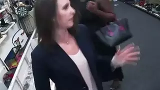حصلت على صديق خارج الطريق في Pawshop