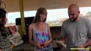 Jmac و Izz's الثدي
