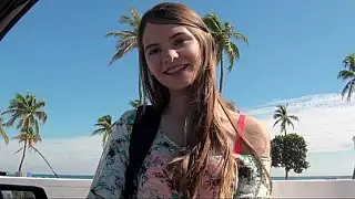 أليس مص الديك في السيارة