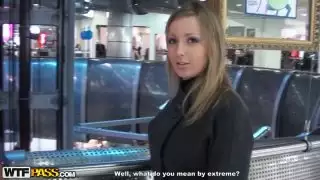 فاتنة شقراء skanky الملاعين رجل في متجر