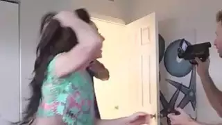Slutty gf يحاول Mandy Muse ممارسة الجنس الشرجي أثناء تصويره