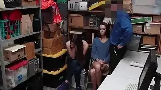 تقاسمت Shoplifters Charity و Zoey مع ديك كبيرة
