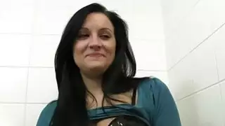 جمال جاذبية يئن كما جنيها الفصل