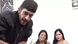 نحيل حورية يحب الداعر في مختلف الأوضاع