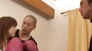 مينا يلعق الديكة ويحصل عليها بين الساقين في الجوارب