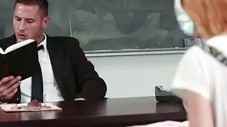 شقراء في سن المراهقة يحصل كس شغلها المعلم ديك كبيرة