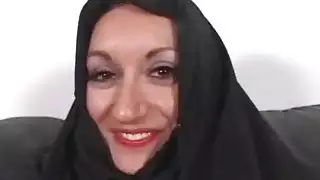 الفم سيئة الإيراني Paki Aunty يحصل على أول انكلو قصيرة