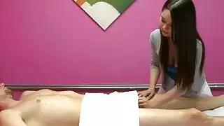 الجنس يدهش اللاعب الكبير خلال جلسة التدليك