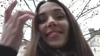 خبطت جميلة كاري تحمل Cherri للنقد