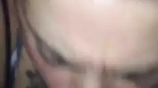 امرأة سمراء فاتنة BJ و الوجه
