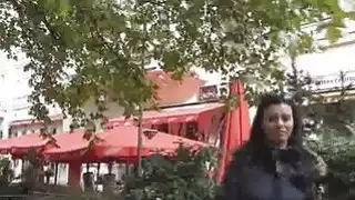 يبتسم الجمال يبتلع ديكي نقدا