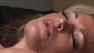 الاستمناء في السرير من قبل الجبهة ميا