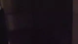شقراء ساخنة المسرات نفسها مع schlong الأبيض الكبير
