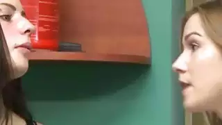 الكسيس يعطي أوكسانا طعم اللعنة مثليه الساخنة والحلو