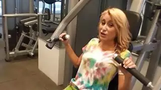قطعة كبيرة تحرث hotties مهبل بعد orallservice