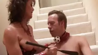 الأم الساخنة الحصول على استغل من قبل عبدها الشخصية
