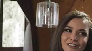 تتعهد الدكتورة هيز و "كوشن كوش" بإظهار كل شيء لها عن السرعوف