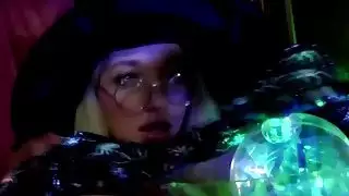 رجل يبلغ من العمر قرنية الملاعين كس حلق ضيق من الساحرة الشقراء في سن المراهقة