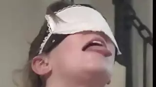 زوجتي نائب الرئيس تغذيها 2 من الأصدقاء