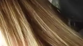 ضيق امرأة سمراء في سن المراهقة انجيلا Christyn قصفت في مكان عام
