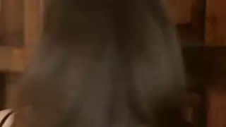 يخلعون ملابسها الفاسدة من جسدها العليل ويلقونها على السرير