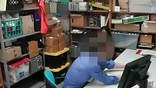 Shoplifters بوني غراي ومايا بيجو تمتص ديك والحصول مارس الجنس في الثلاثي