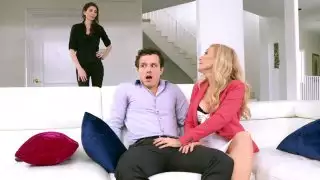نينا هارتلي تمتص الديك من صديق ابنتها