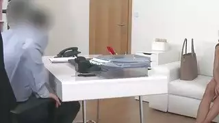 وكيل وهمية يطلق النار على الجنس مع أحمر في المكتب