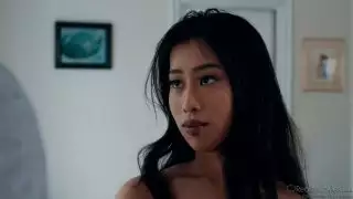 هوتي الآسيوية اليشم اشتعلت لها stepdad منحرفة استنشاق سراويل لها
