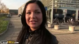 عارضة الأزياء تشاركك يومها