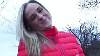 يحصل التقطت Mofos شقراء يصل