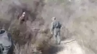 حصلت لاتينا بوسها مسح في الهواء الطلق من قبل شرطة الحدود