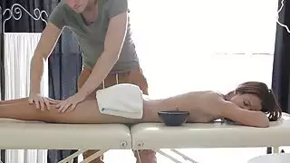 مدلك قرنية يلعق مثير كس صغير الحلمة العميل قبل الانفجارات صعب لها