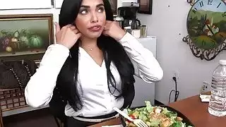 Babe سيلينا تهب وكيل ضخم شلونج في المكتب
