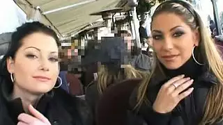 لطيف التشيكية الاطفال يلهون في الأماكن العامة