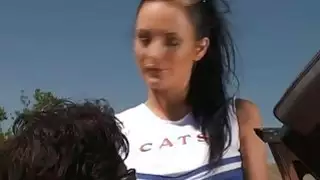 وقحة يكتسب شاعر ضخم على وجهه بعد سخيف