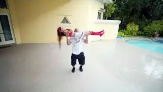 كيتي كاريرا وجماك استمتعوا بالمسبح