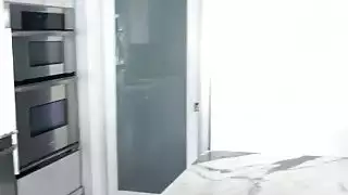 شقي شقراء ميكي تايلر يبتلع الديك الأب ويعطي اللسان الساخن